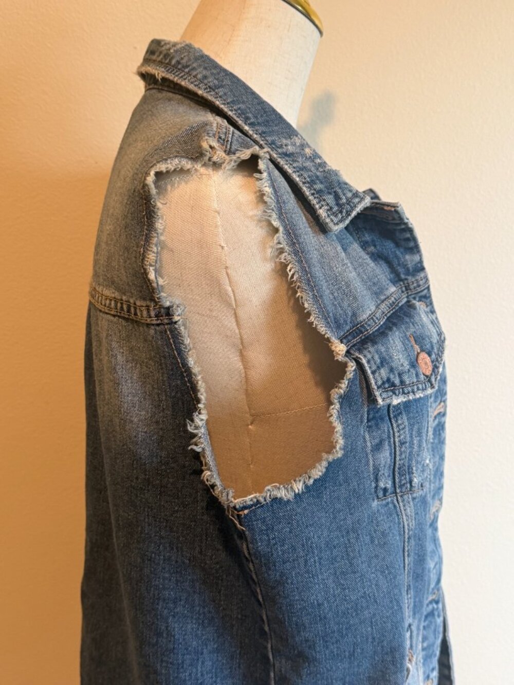 Vintage Style Guess Denim Vest Small - 90s Grunge Aesthetic - Picture 6 of 10